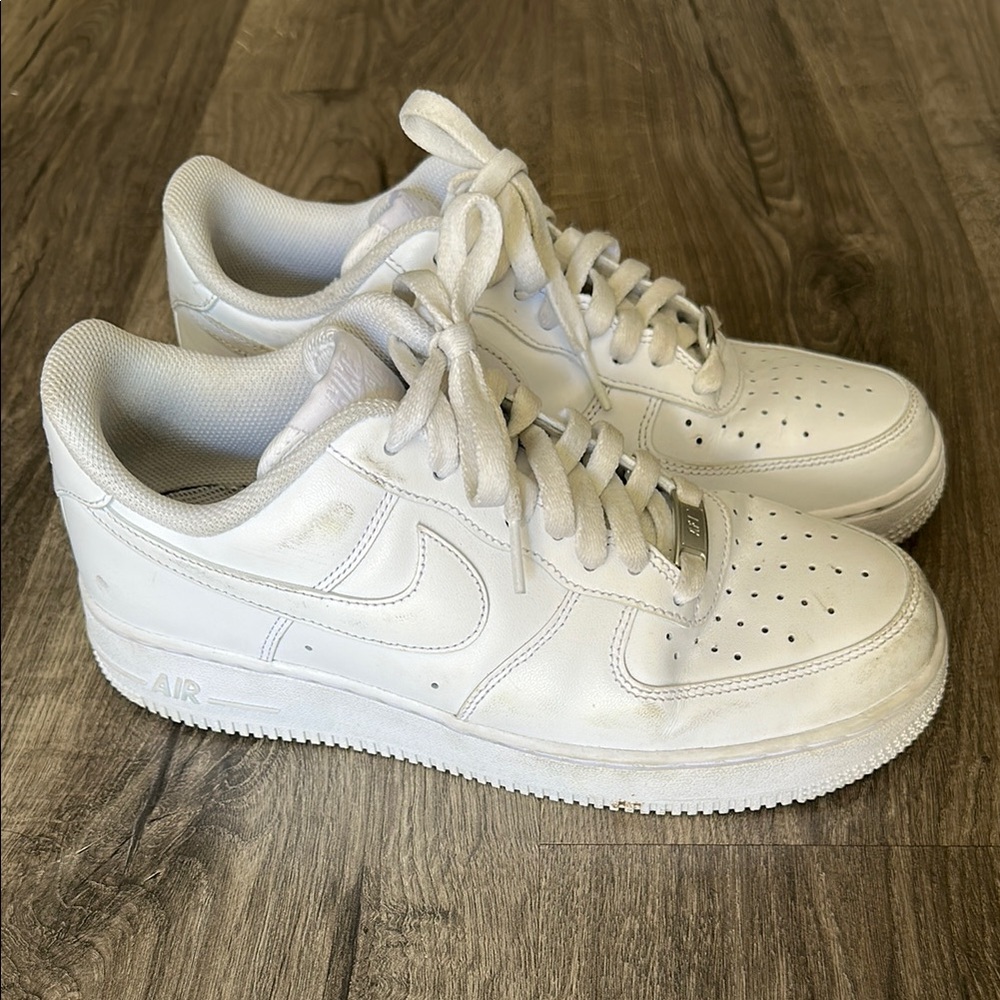 Men’s White Nike Air Force 1 Sneakers